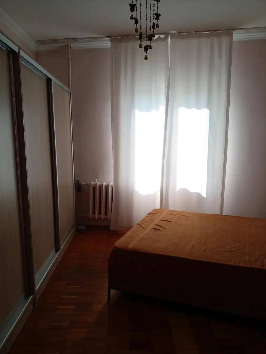 Более 5 xonali kvartira sotiladi − 110 m²