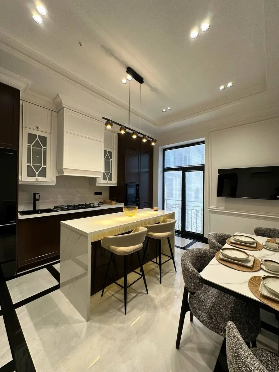 Продается 4-комнатная квартира − 150 м²