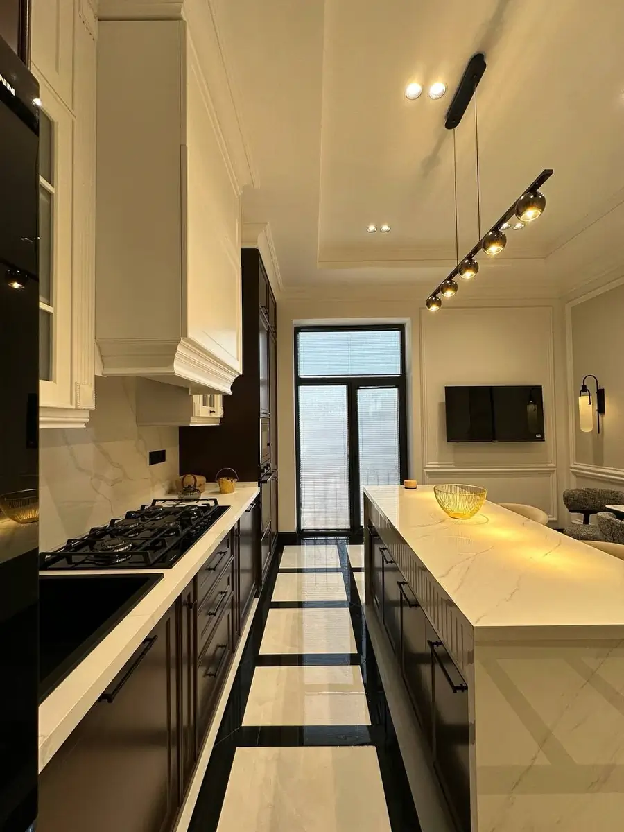 Продается 4-комнатная квартира − 150 м²