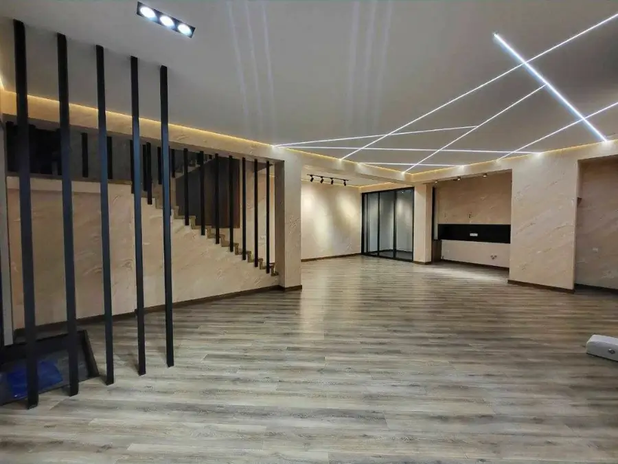 Офис − 350 м², 1/3 этаж