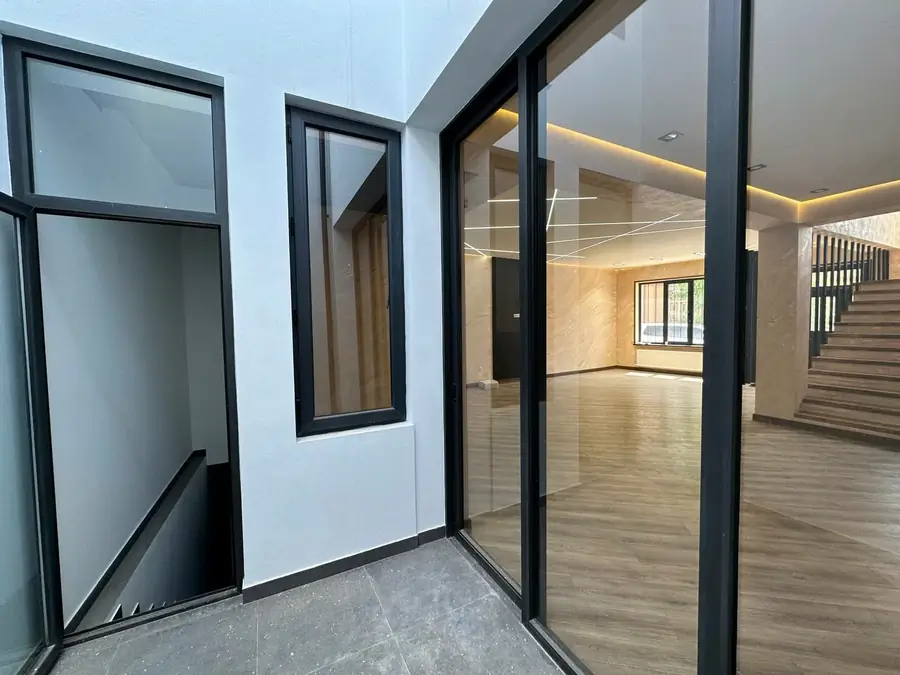 Сдается офис − 350 м²