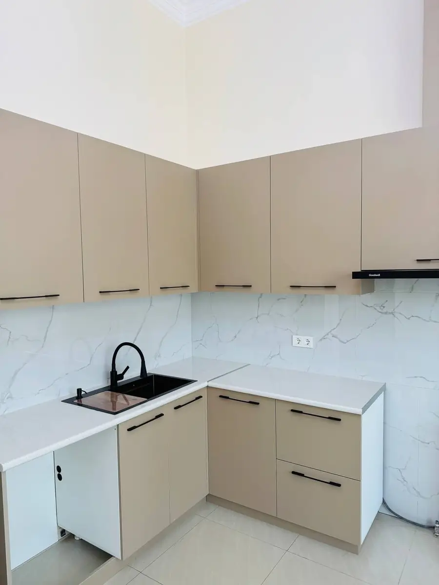 Ijaraga 3 qavatli uy − 400 m²