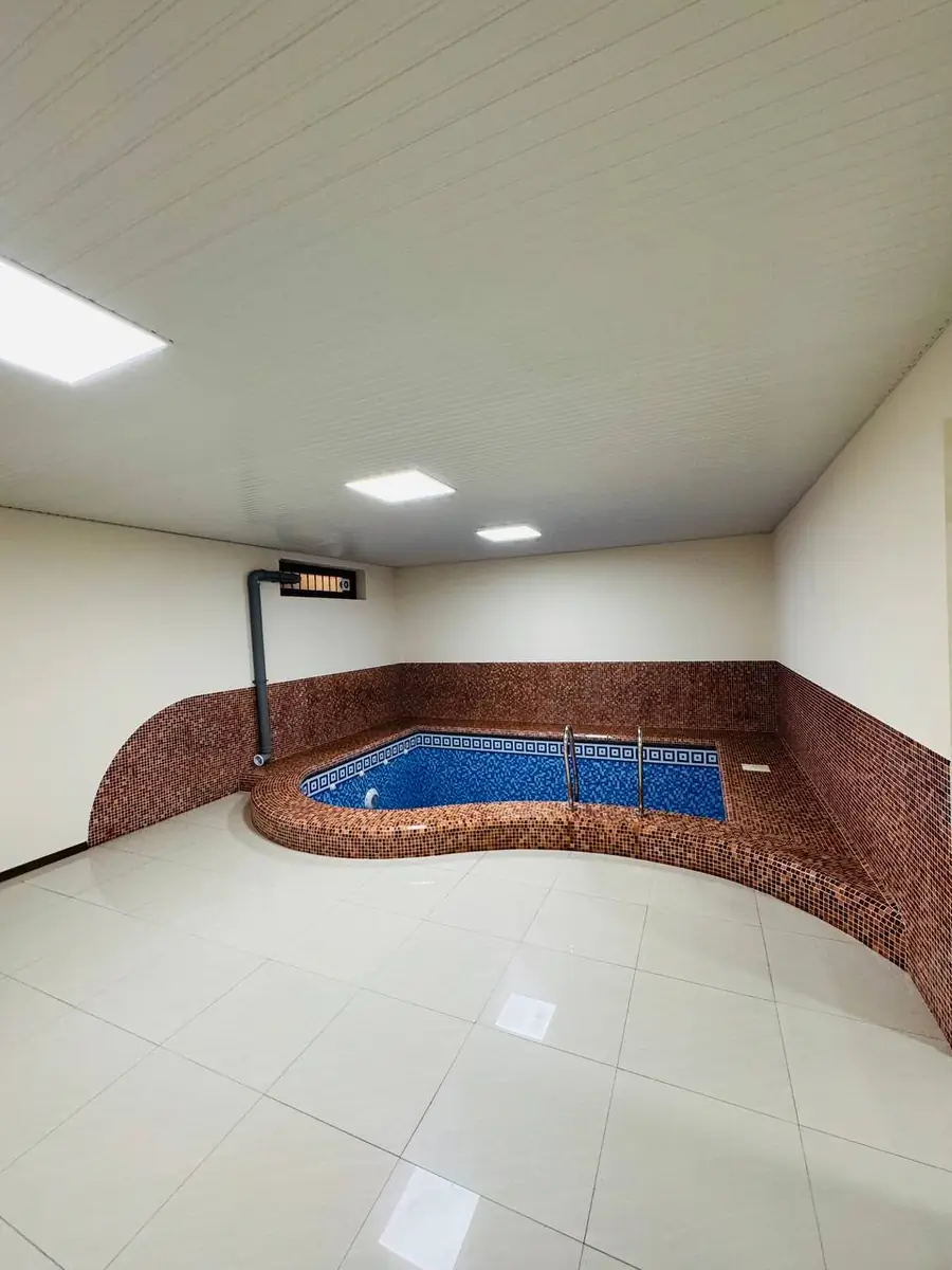 Ijaraga 3 qavatli uy − 400 m²