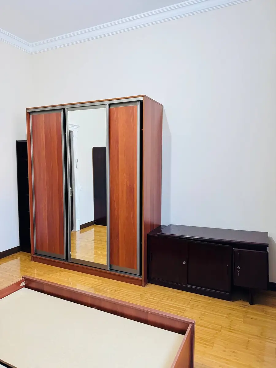 Ijaraga 3 qavatli uy − 400 m²