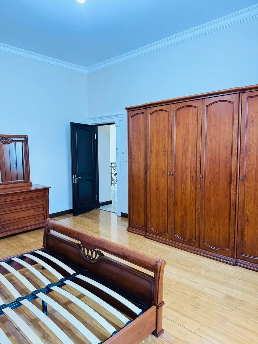 Ijaraga 3 qavatli uy − 400 m²