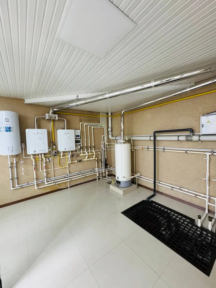 Ijaraga 3 qavatli uy − 400 m²