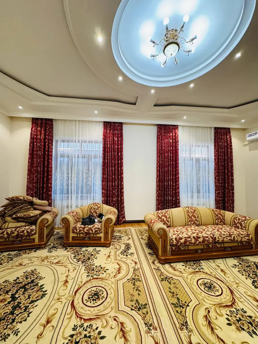 Ijaraga 3 qavatli uy − 400 m²