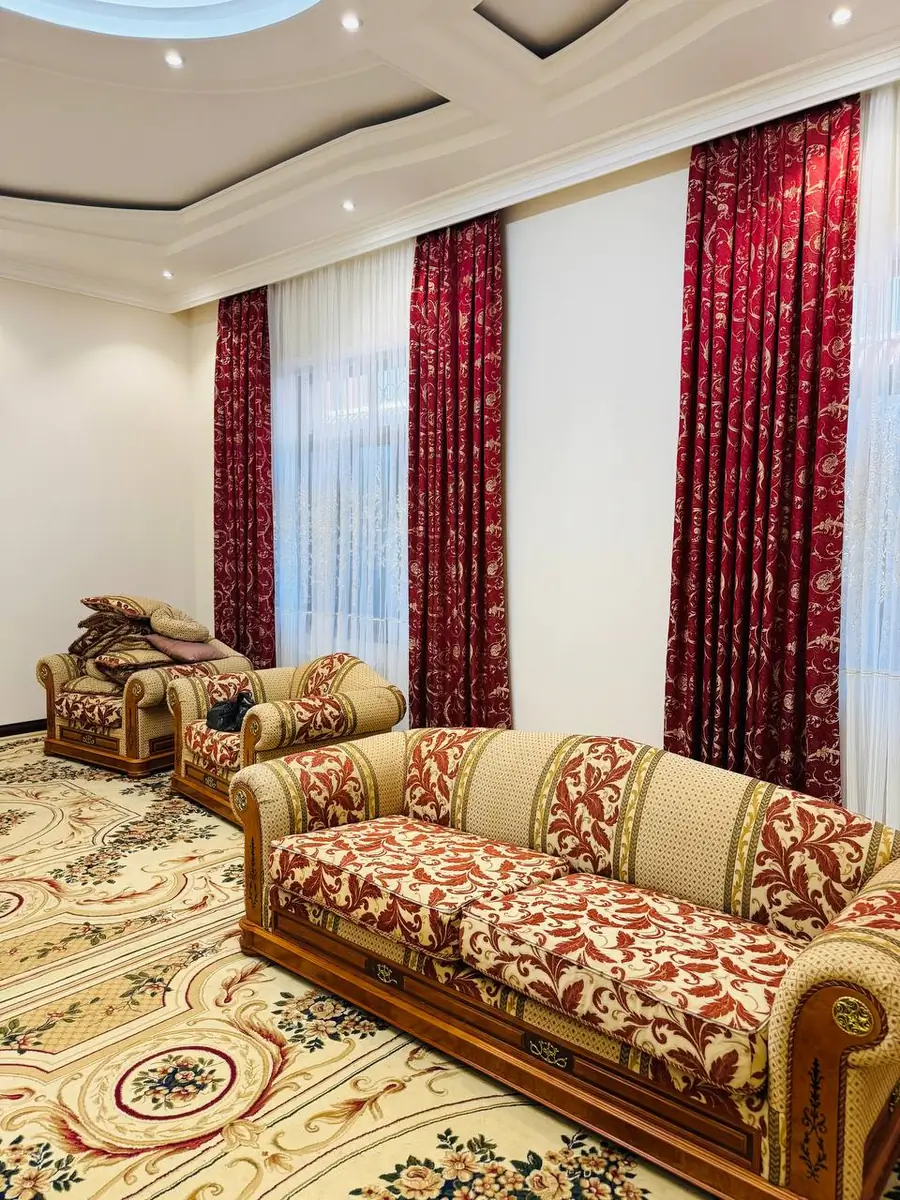 Ijaraga 3 qavatli uy − 400 m²