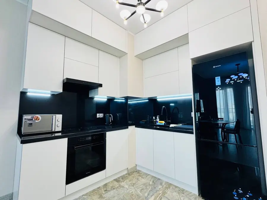 Продается 2-комнатная квартира − 70 м²