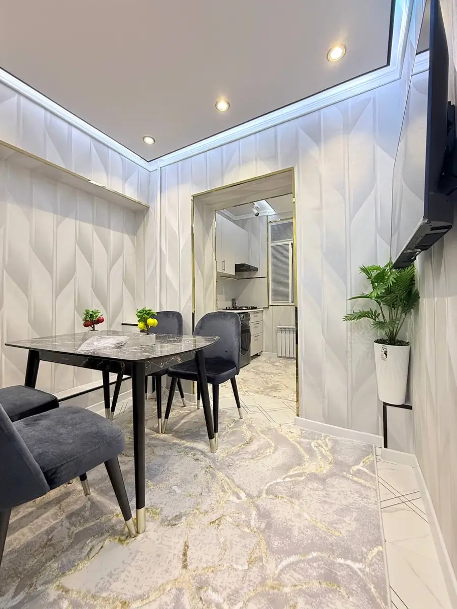 3 xonali kvartira sotiladi − 72 m²