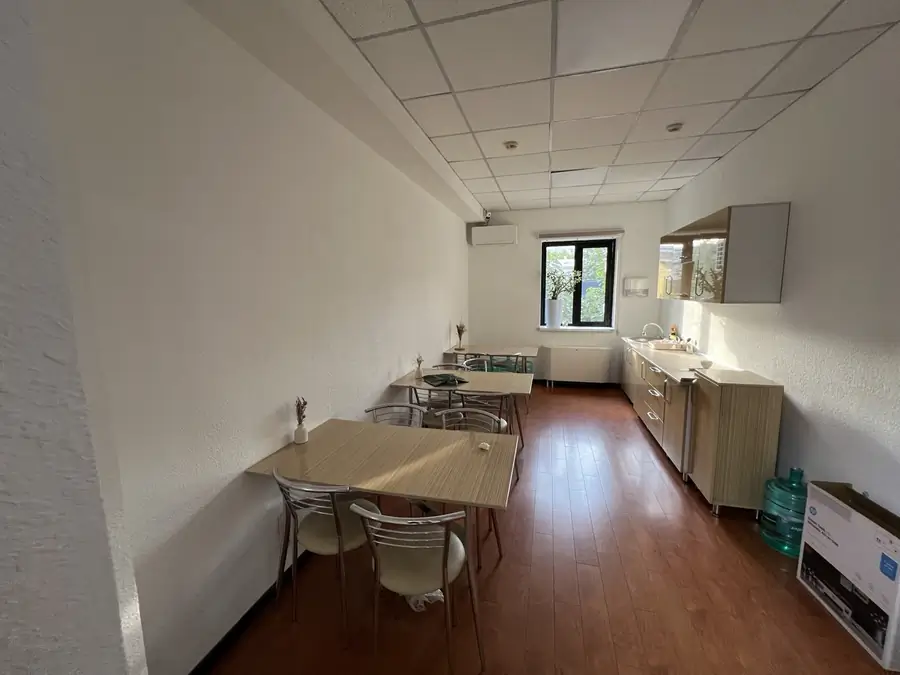 Ijaraga ofis − 300 m²