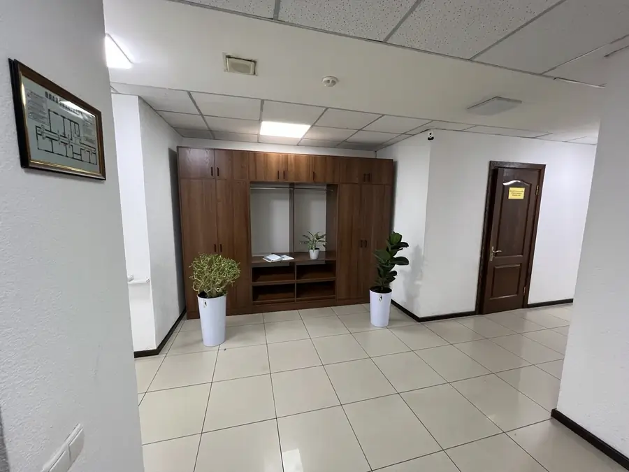 Ijaraga ofis − 300 m²