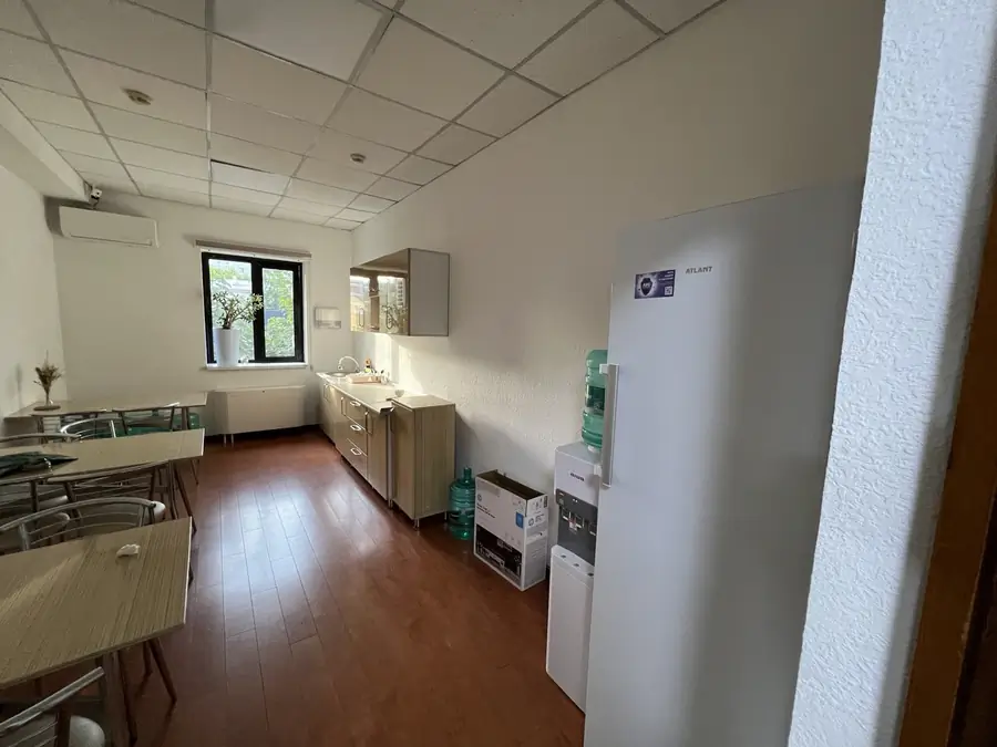 Ijaraga ofis − 300 m²