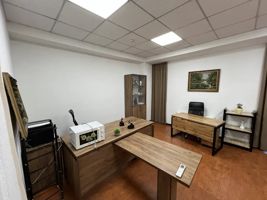 Ijaraga ofis − 300 m²