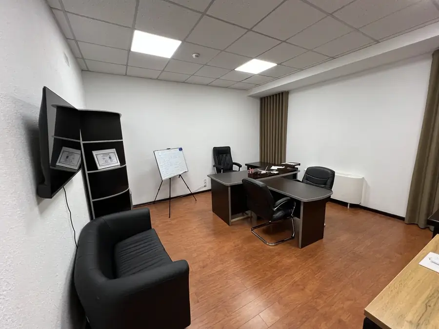 Ijaraga ofis − 300 m²