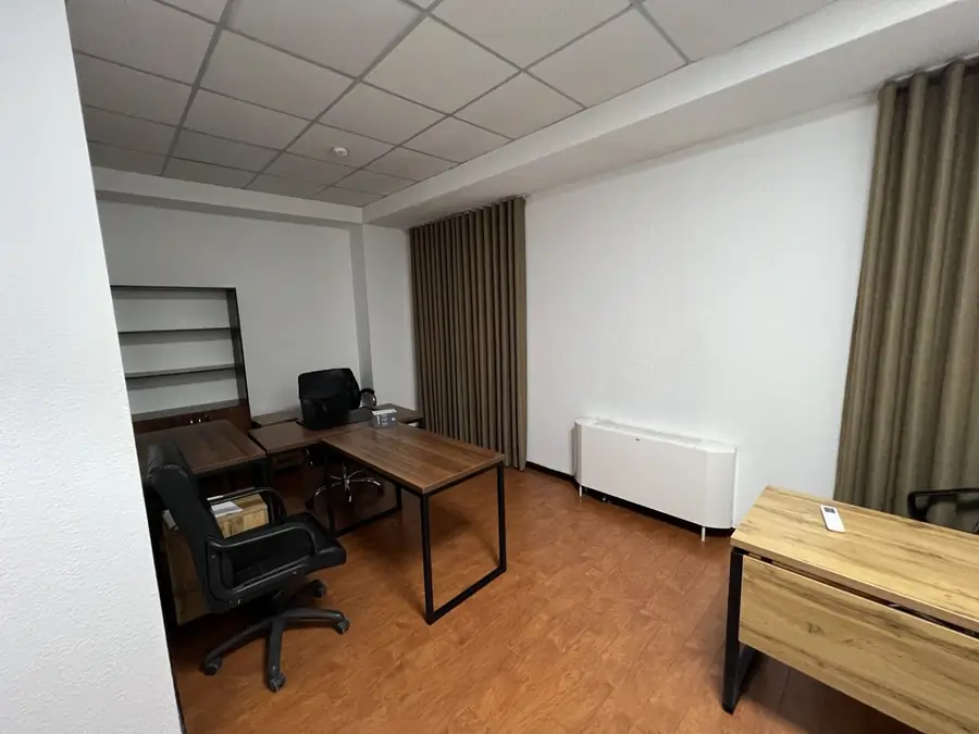 Ijaraga ofis − 300 m²