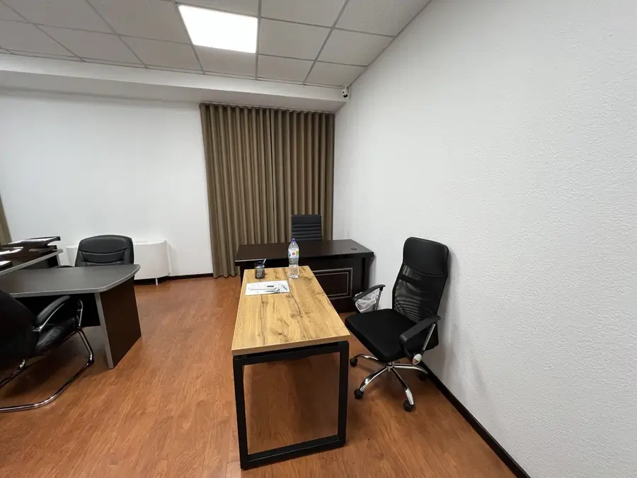 Ijaraga ofis − 300 m²