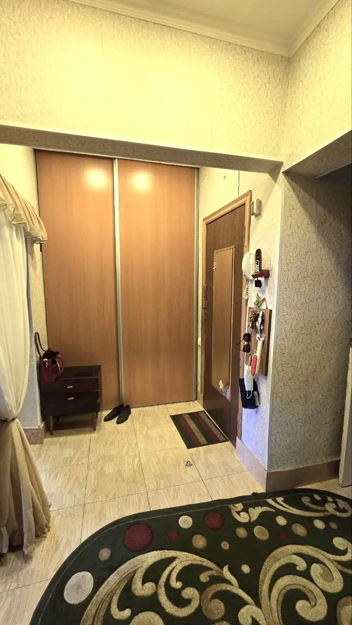 Продается 3-комнатная квартира − 70 м²