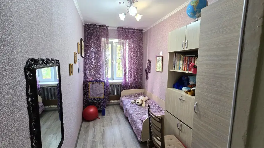 Продается 3-комнатная квартира − 70 м²
