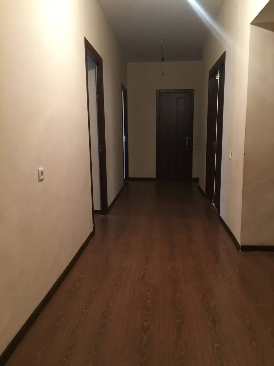 Продается 4-комнатная квартира − 94 м²