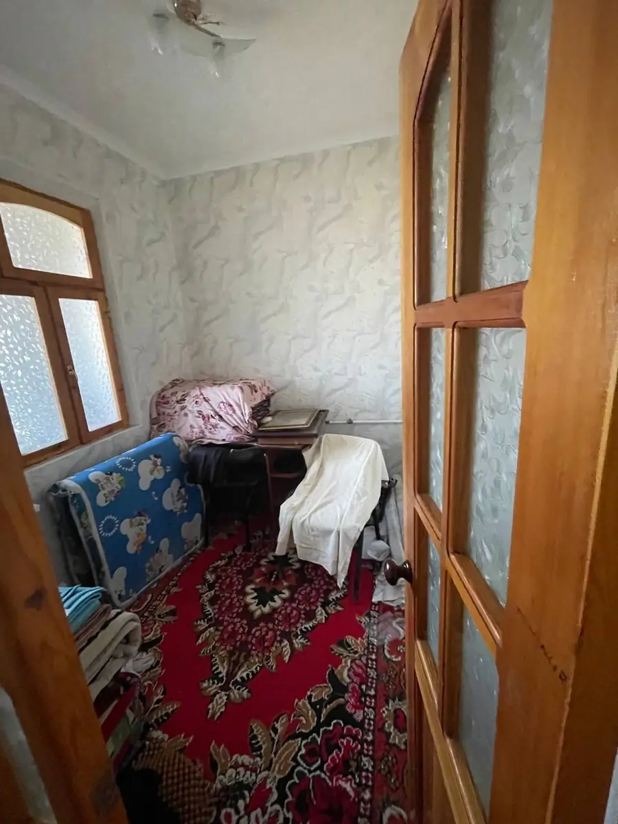 Продается 4-комнатная квартира − 68 м²