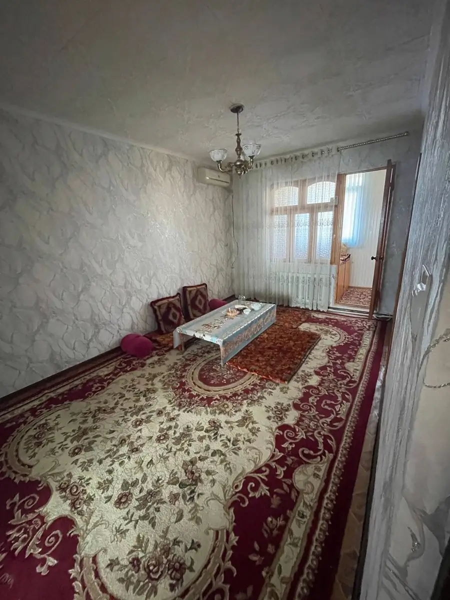 Продается 4-комнатная квартира − 68 м²