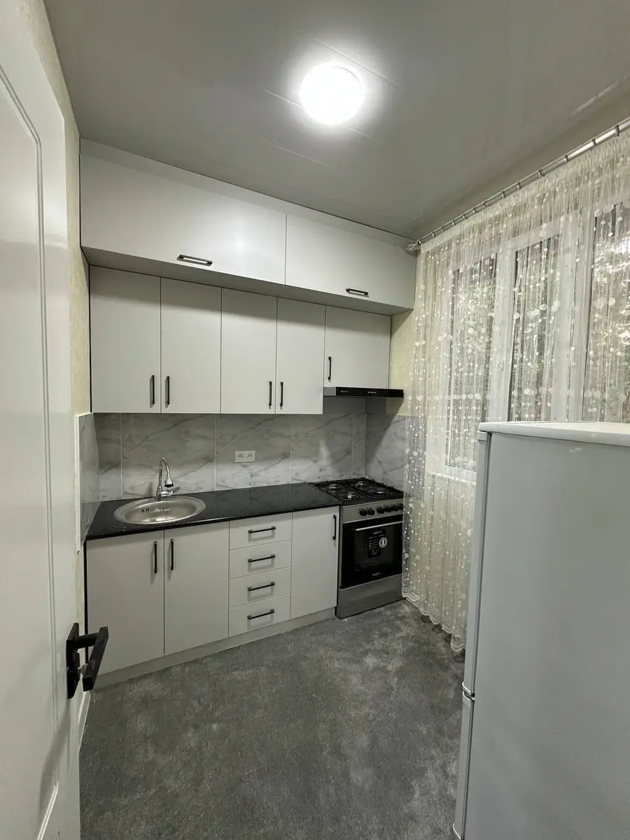 2 xonali kvartira sotiladi − 50 m²