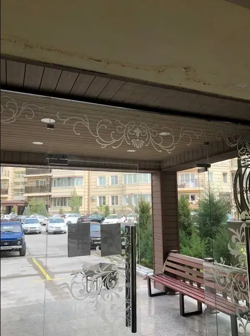 4 xonali kvartira sotiladi − 206 m²