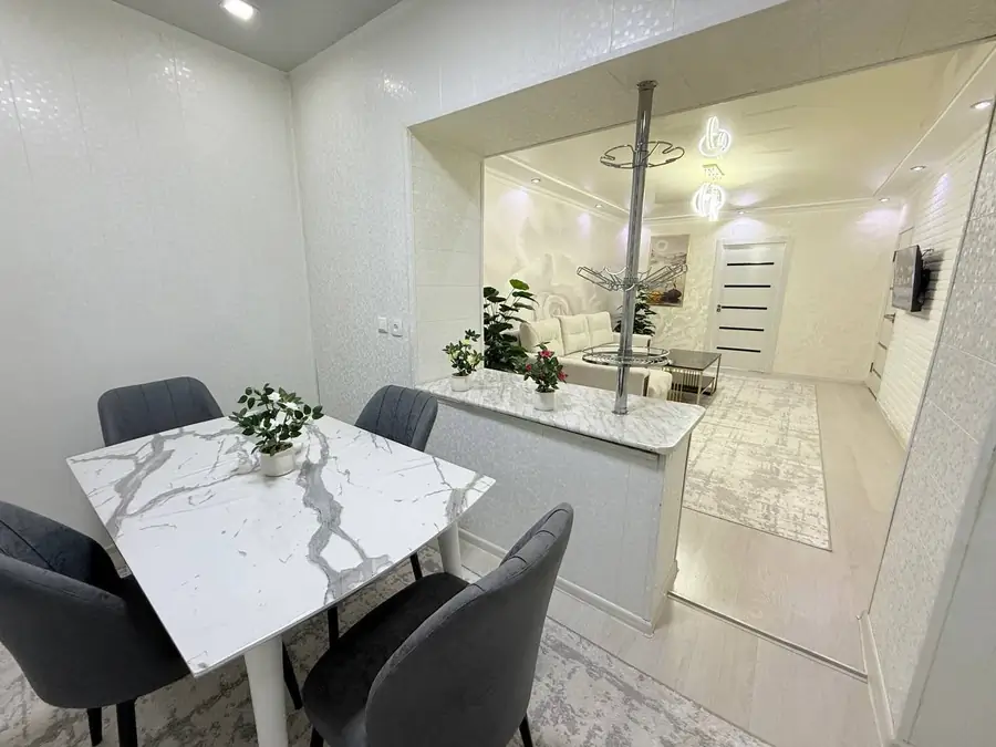 2 xonali kvartira sotiladi − 52 m²