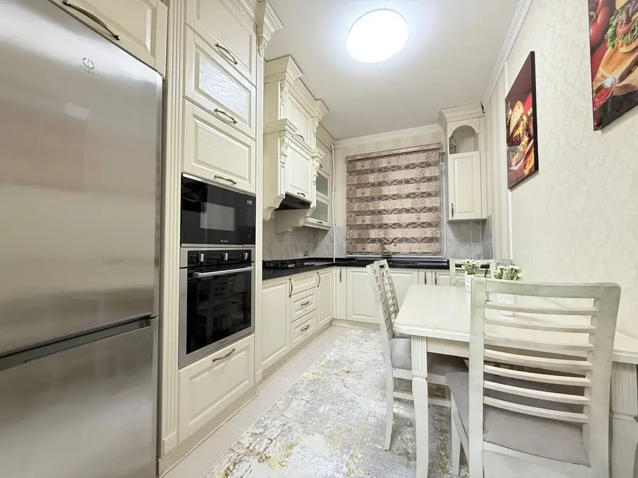 3 xonali kvartira sotiladi − 64 m²