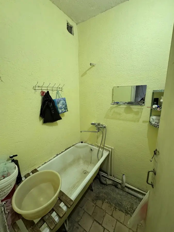 2 xonali kvartira sotiladi − 52.4 m²