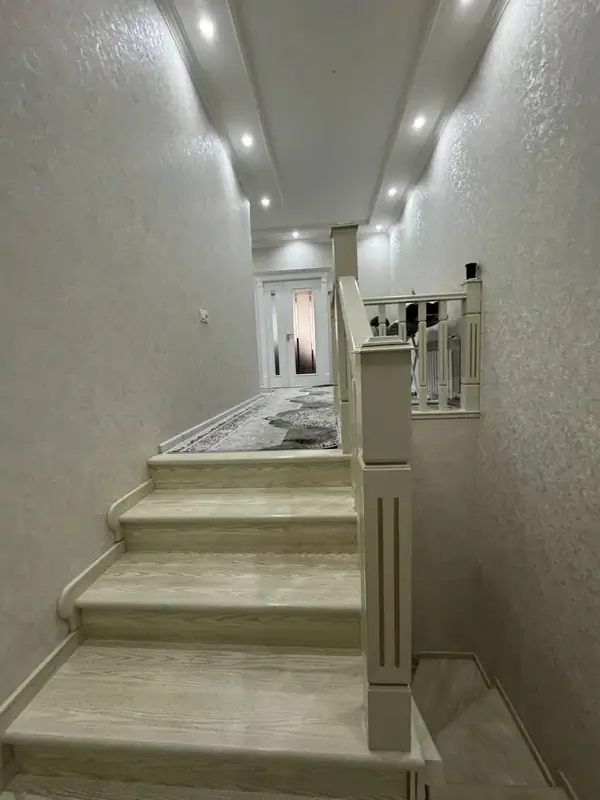2 qavatli uy − 200 m², 2 sot. 