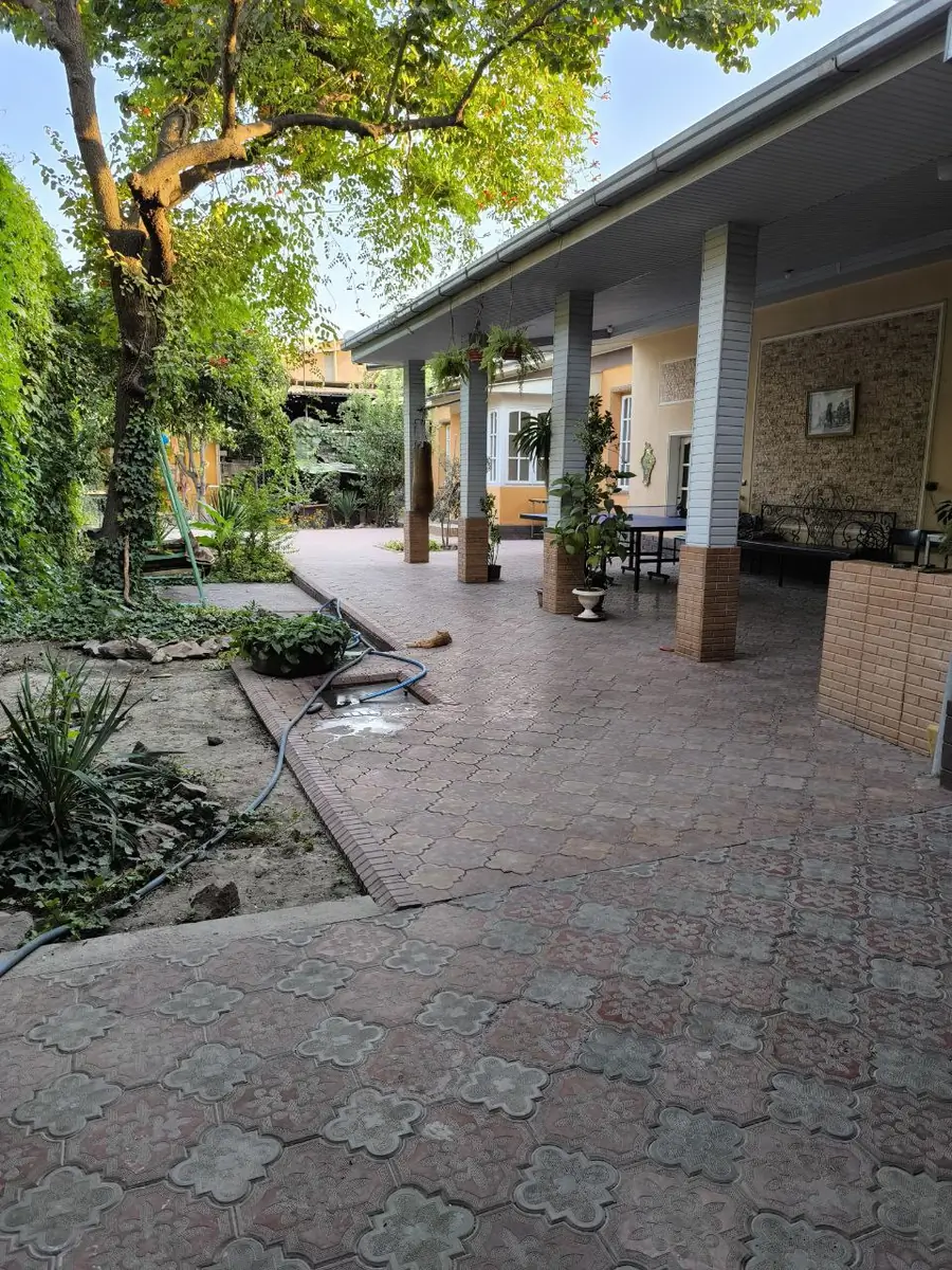 1 qavatli uy − 600 m², 6 sot. 