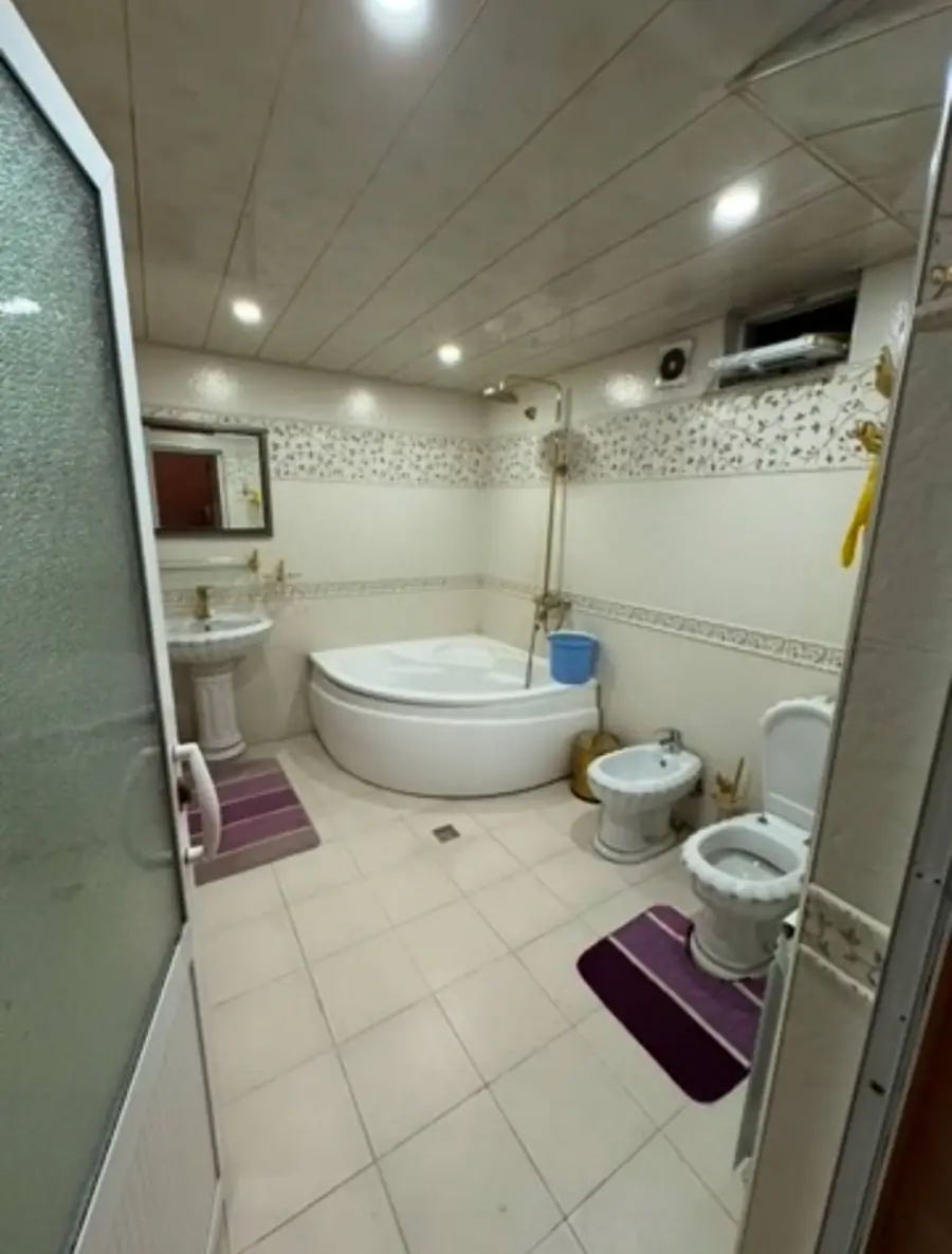 2 qavatli uy − 300 m², 3 sot. 