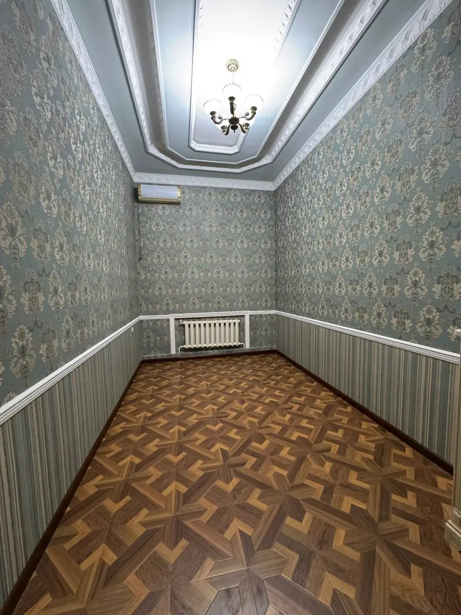 2 qavatli uy − 300 m², 3 sot. 