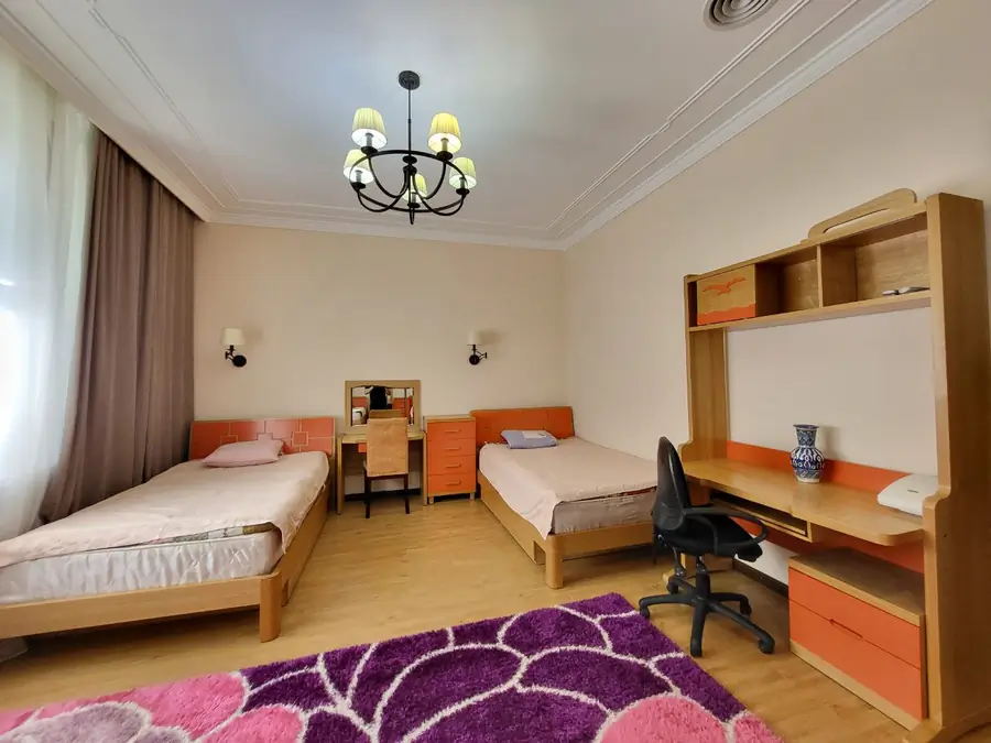 Ijaraga 4 xonali kvartira − 220 m²