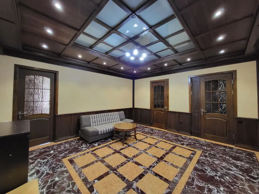 Ijaraga 4 xonali kvartira − 220 m²