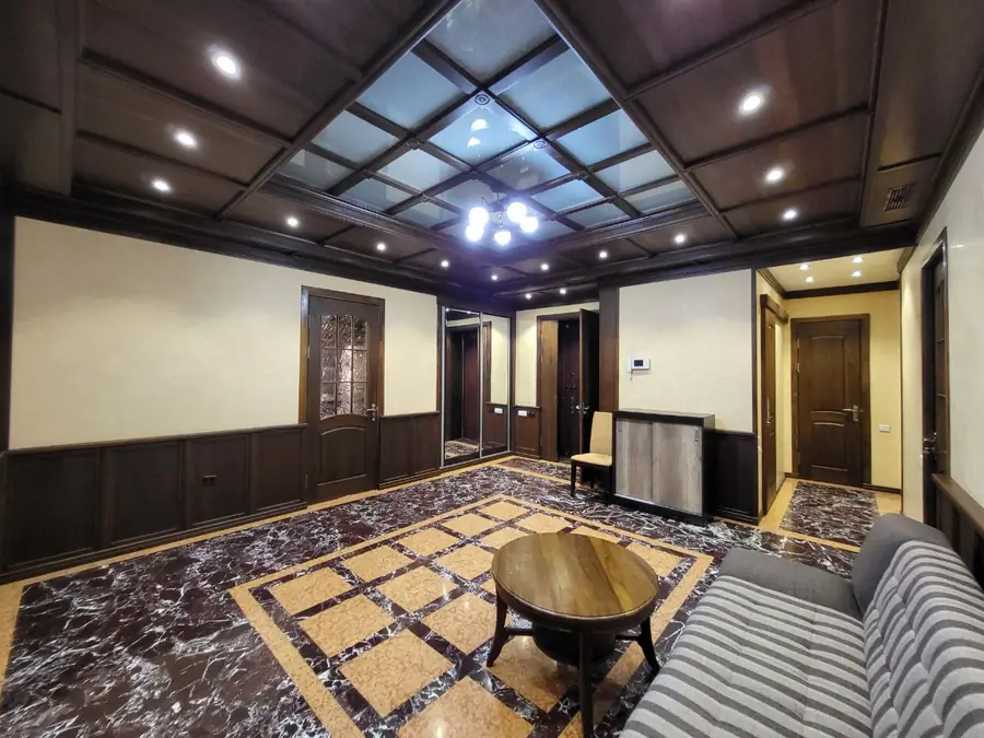 Ijaraga 4 xonali kvartira − 220 m²