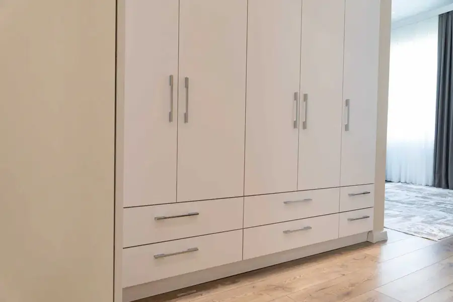 Сдается 4-комнатная квартира − 170 м²