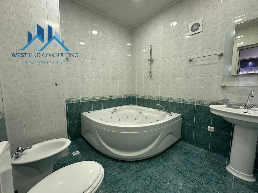 Ijaraga 4 xonali kvartira − 300 m²