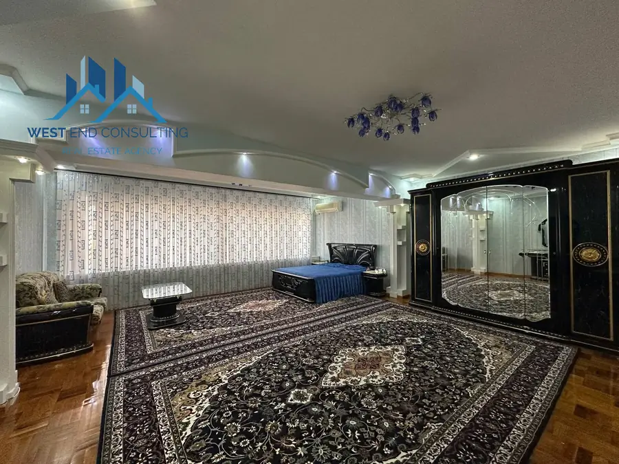 Ijaraga 4 xonali kvartira − 300 m²