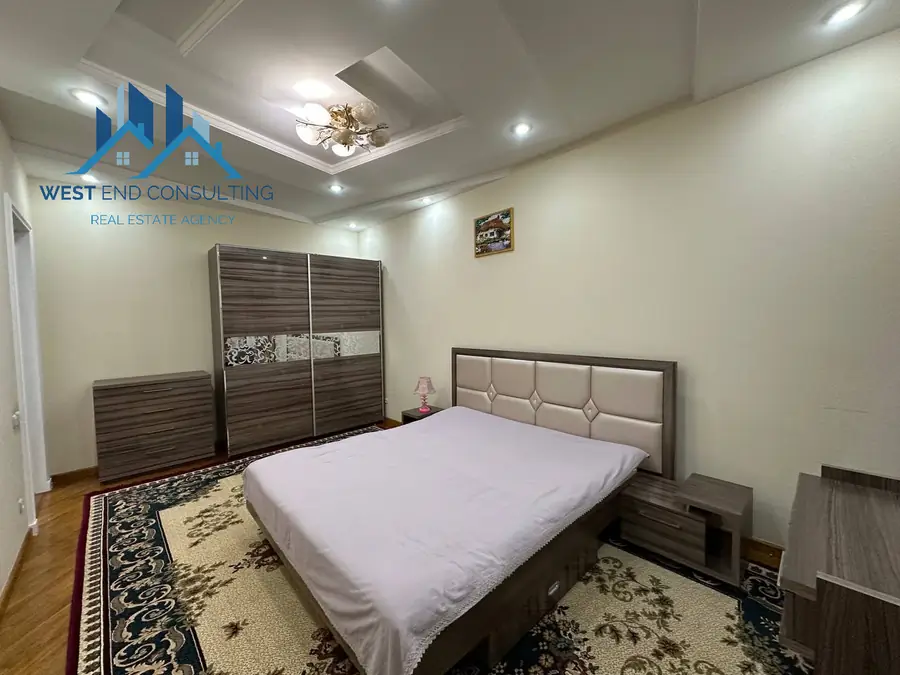 Ijaraga 4 xonali kvartira − 300 m²