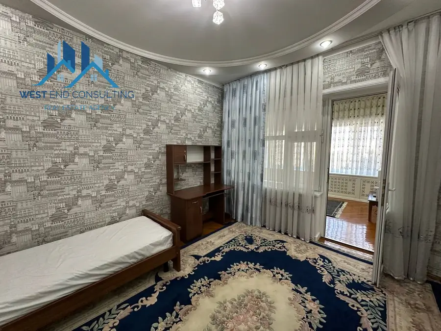 Ijaraga 4 xonali kvartira − 300 m²