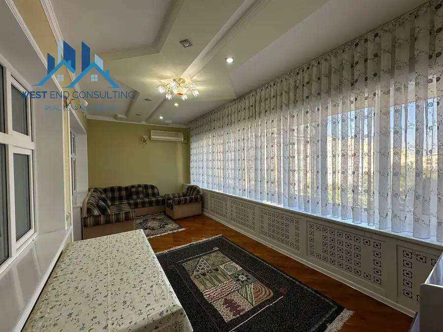 Ijaraga 4 xonali kvartira − 300 m²