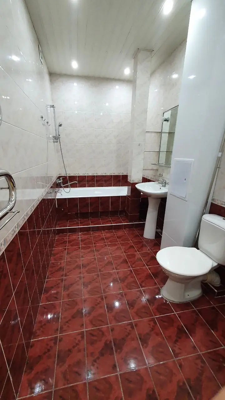 Сдается 3-комнатная квартира − 120 м²