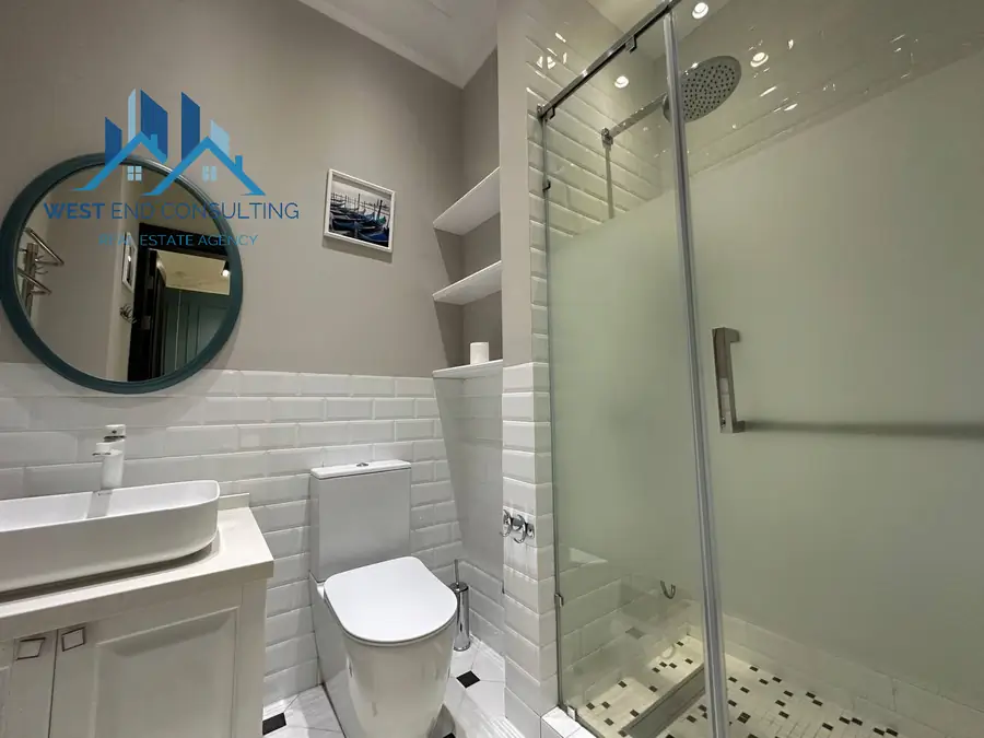 Сдается 4-комнатная квартира − 130 м²