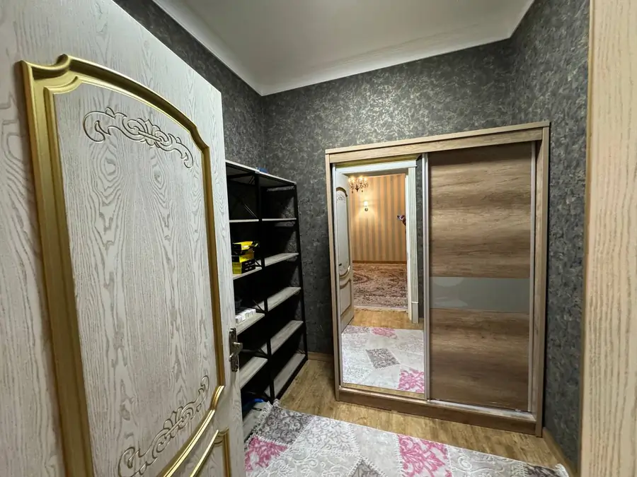 Сдается 4-комнатная квартира − 160 м²