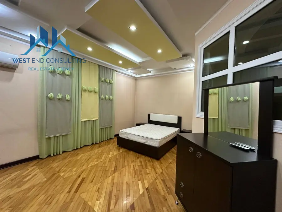 Ijaraga 3 xonali kvartira − 160 m²