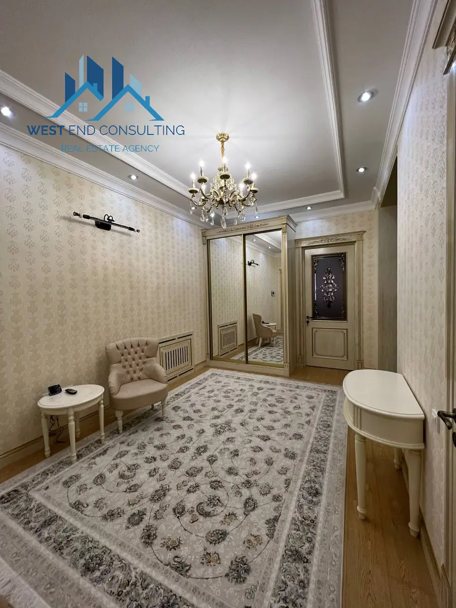Сдается 4-комнатная квартира − 180 м²