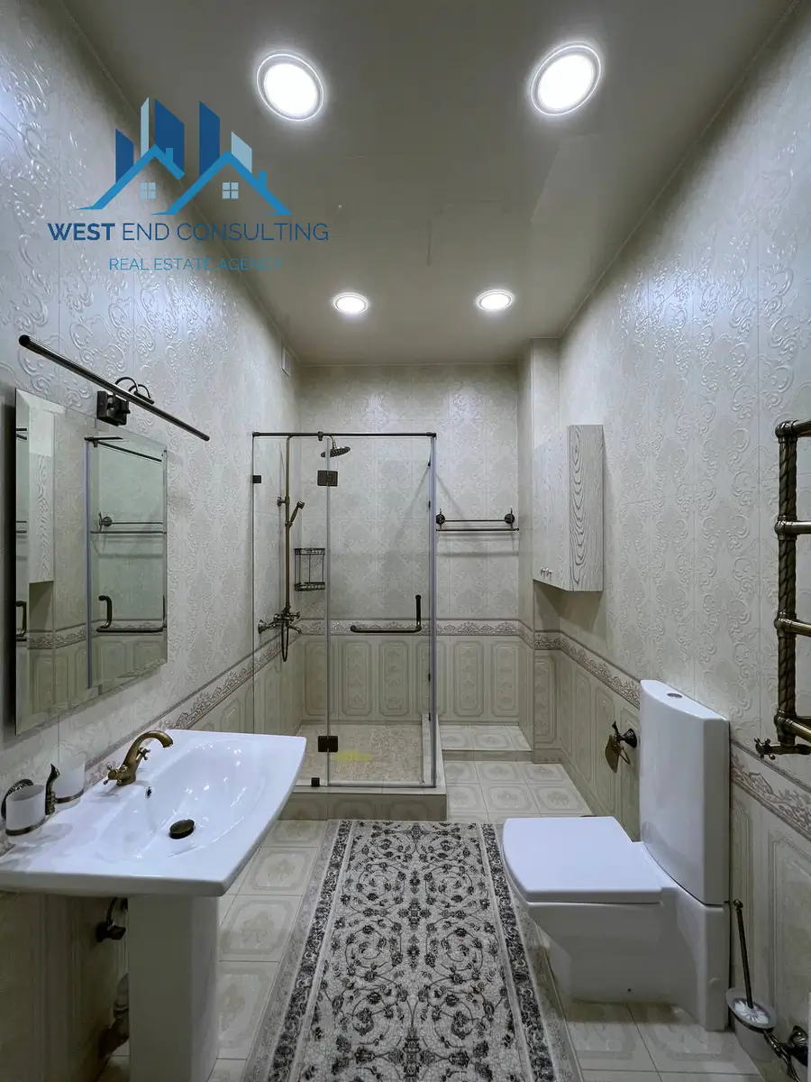 Сдается 4-комнатная квартира − 180 м²